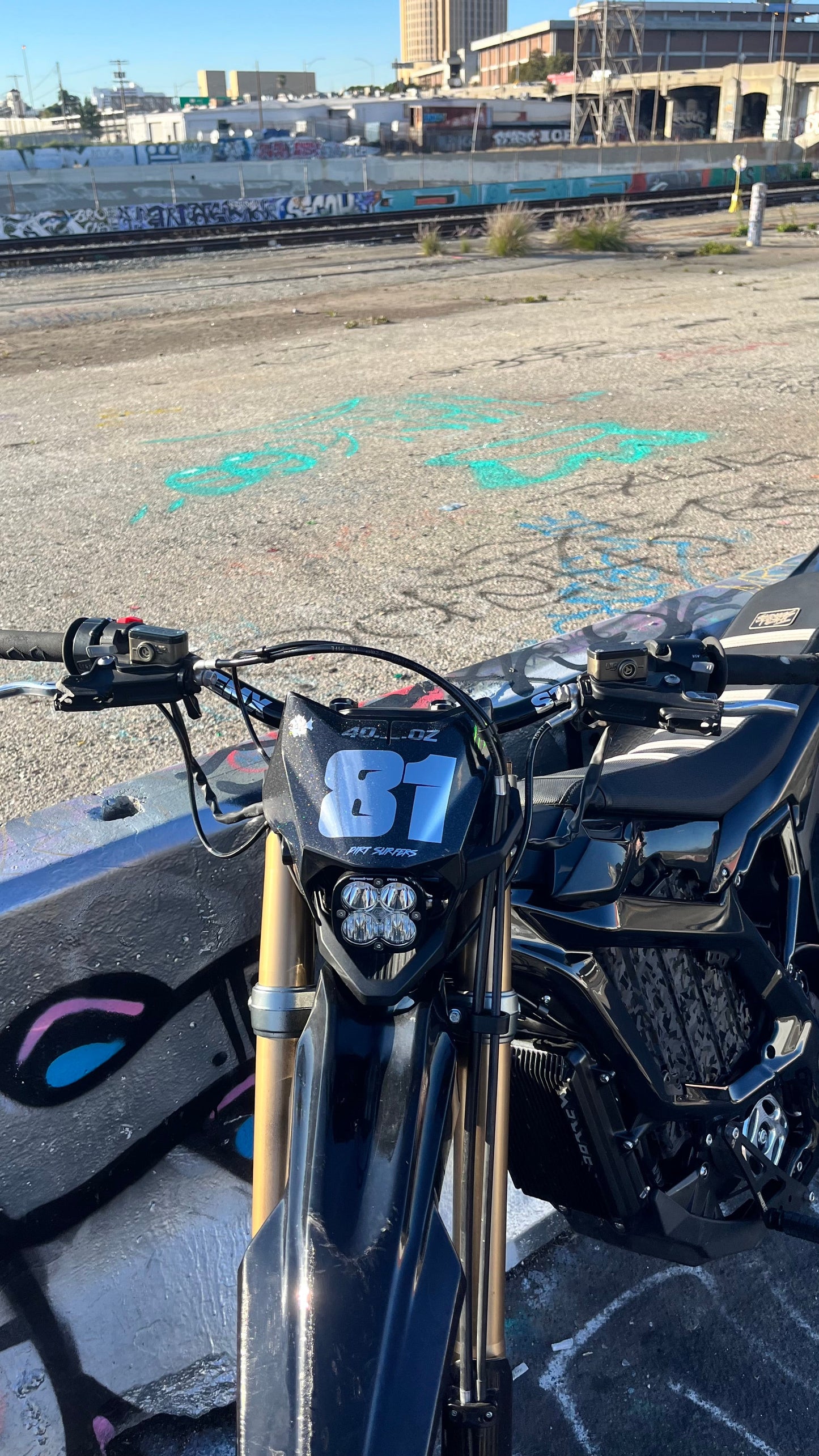 GLOSS BLACK SURRON ULTRA BEE HANDLEBARS.