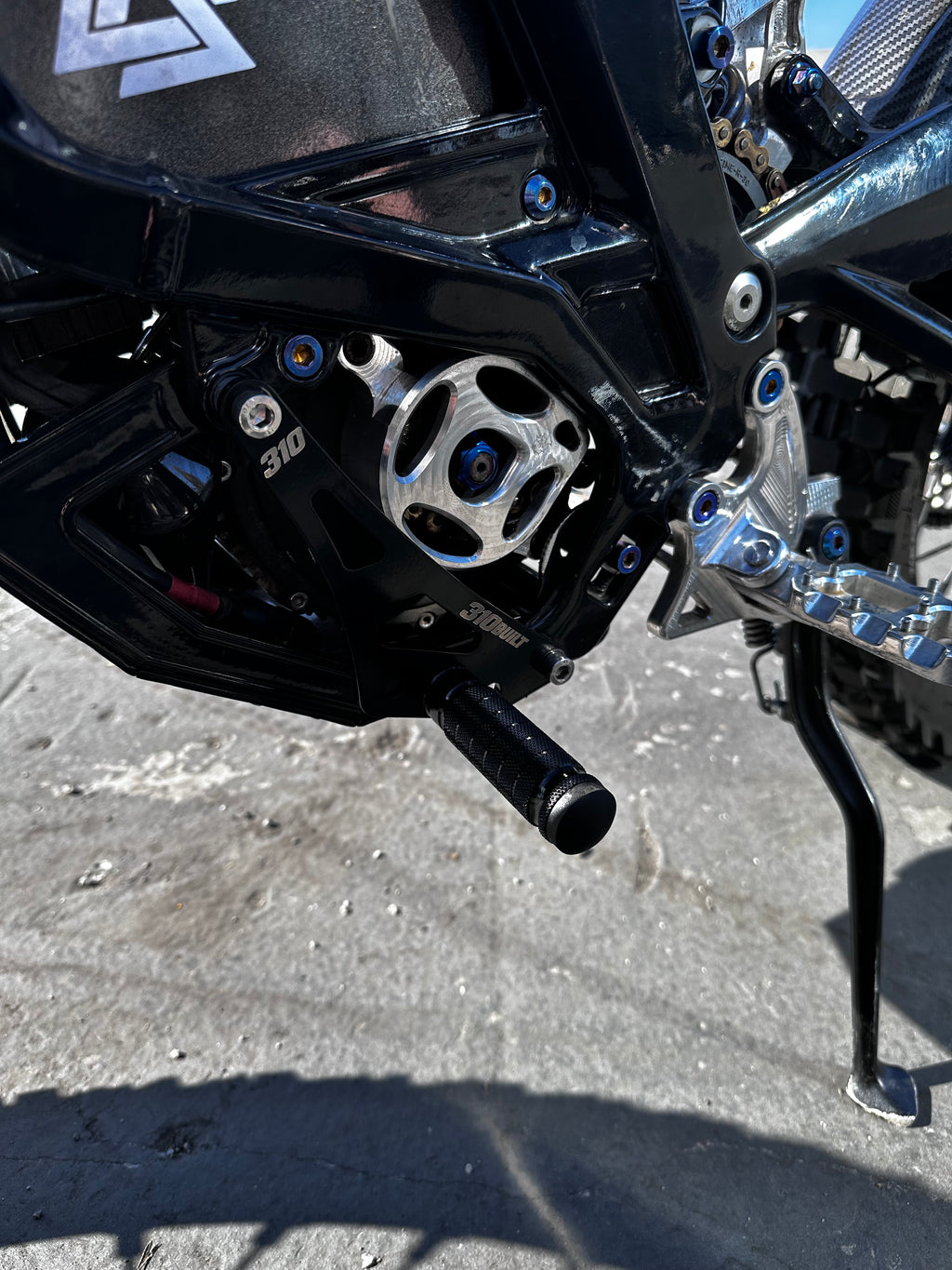 Surron light bee foot lock