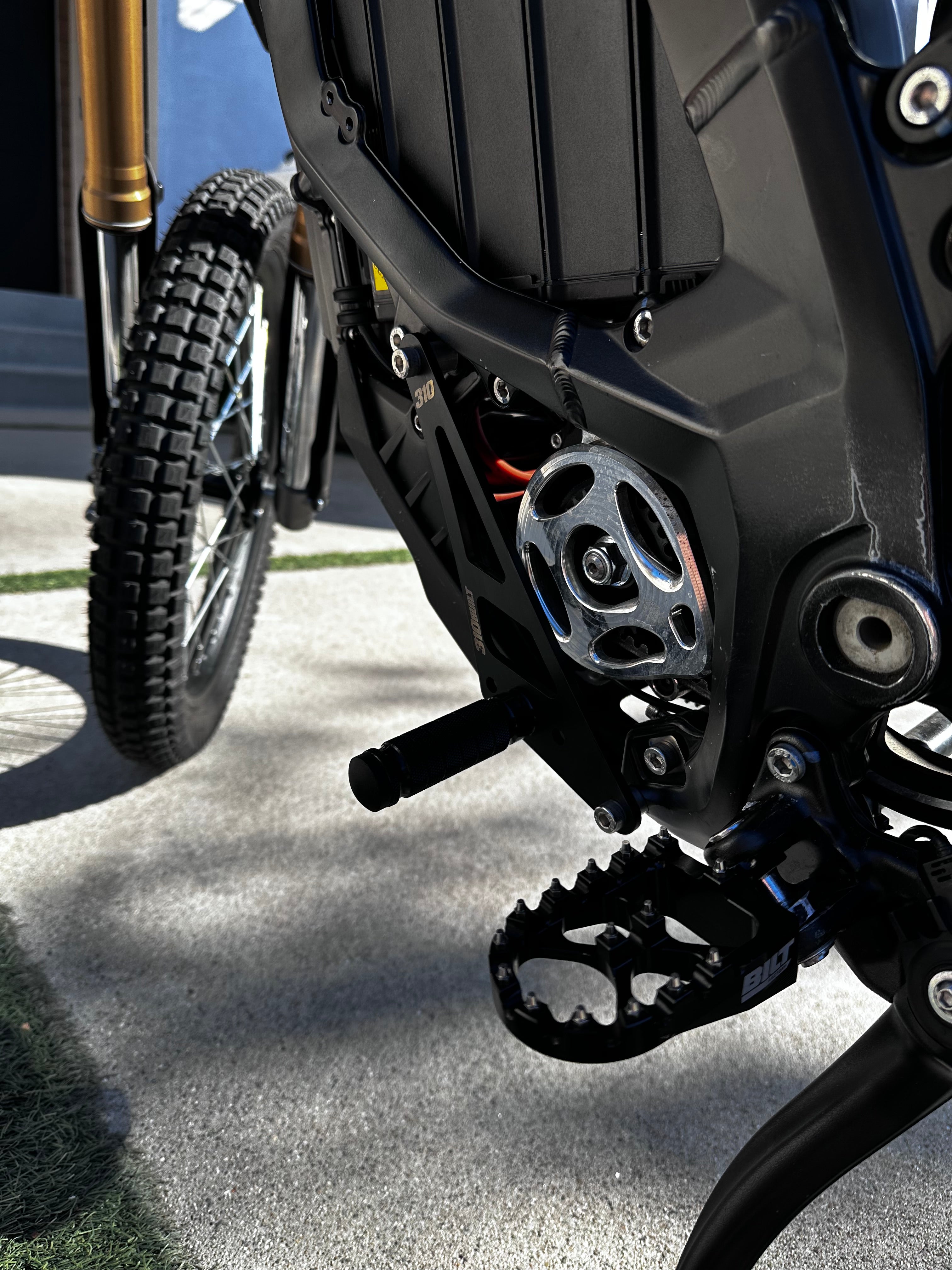 Surron ultra bee foot lock