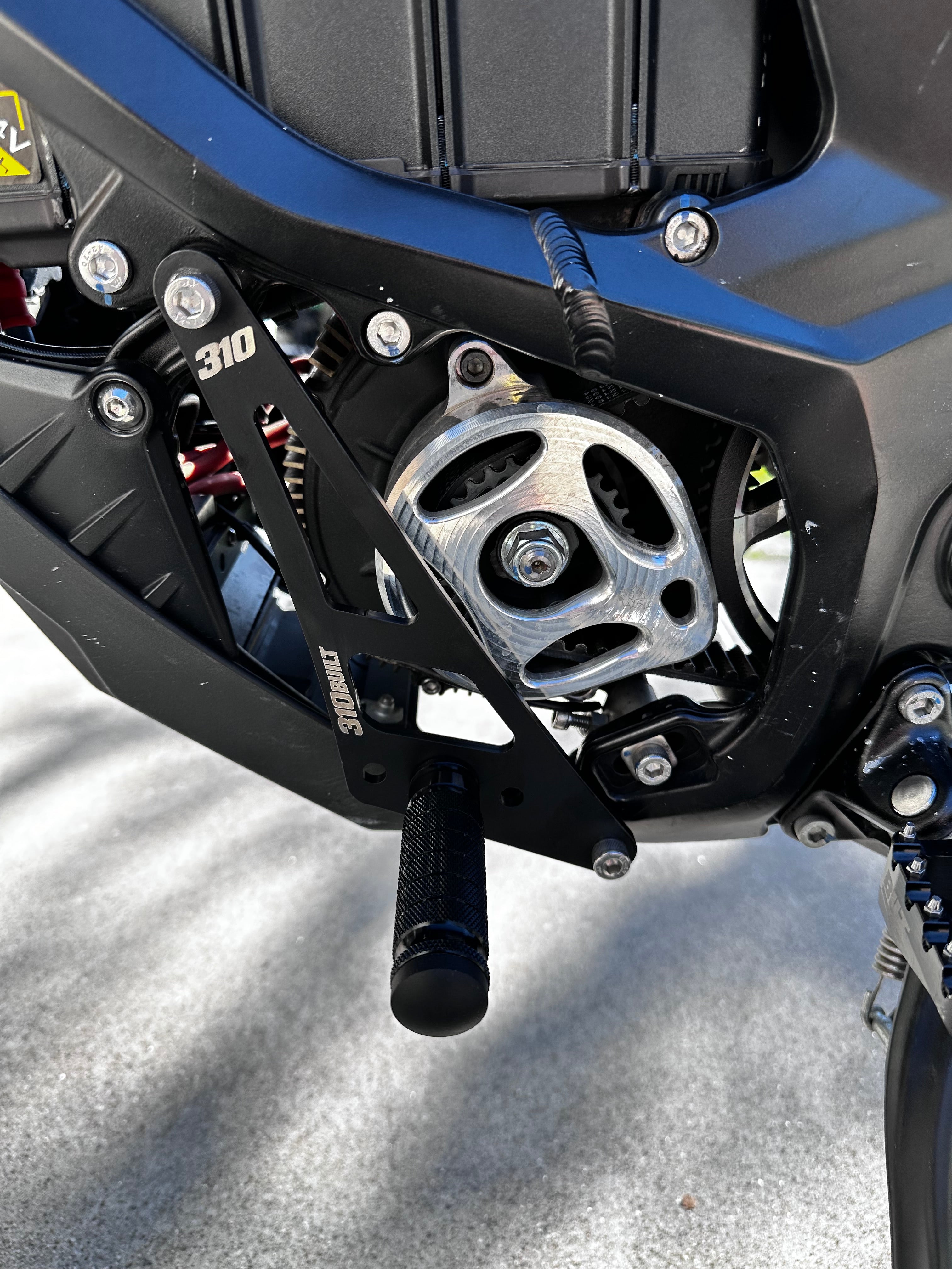 Surron ultra bee foot lock