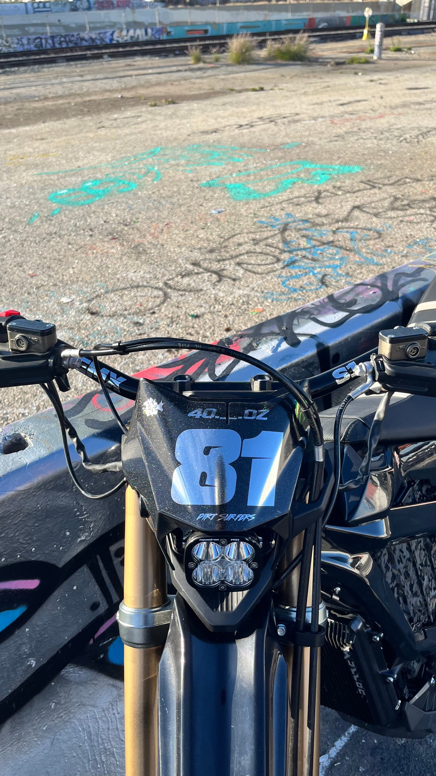 GLOSS BLACK SURRON ULTRA BEE HANDLEBARS.