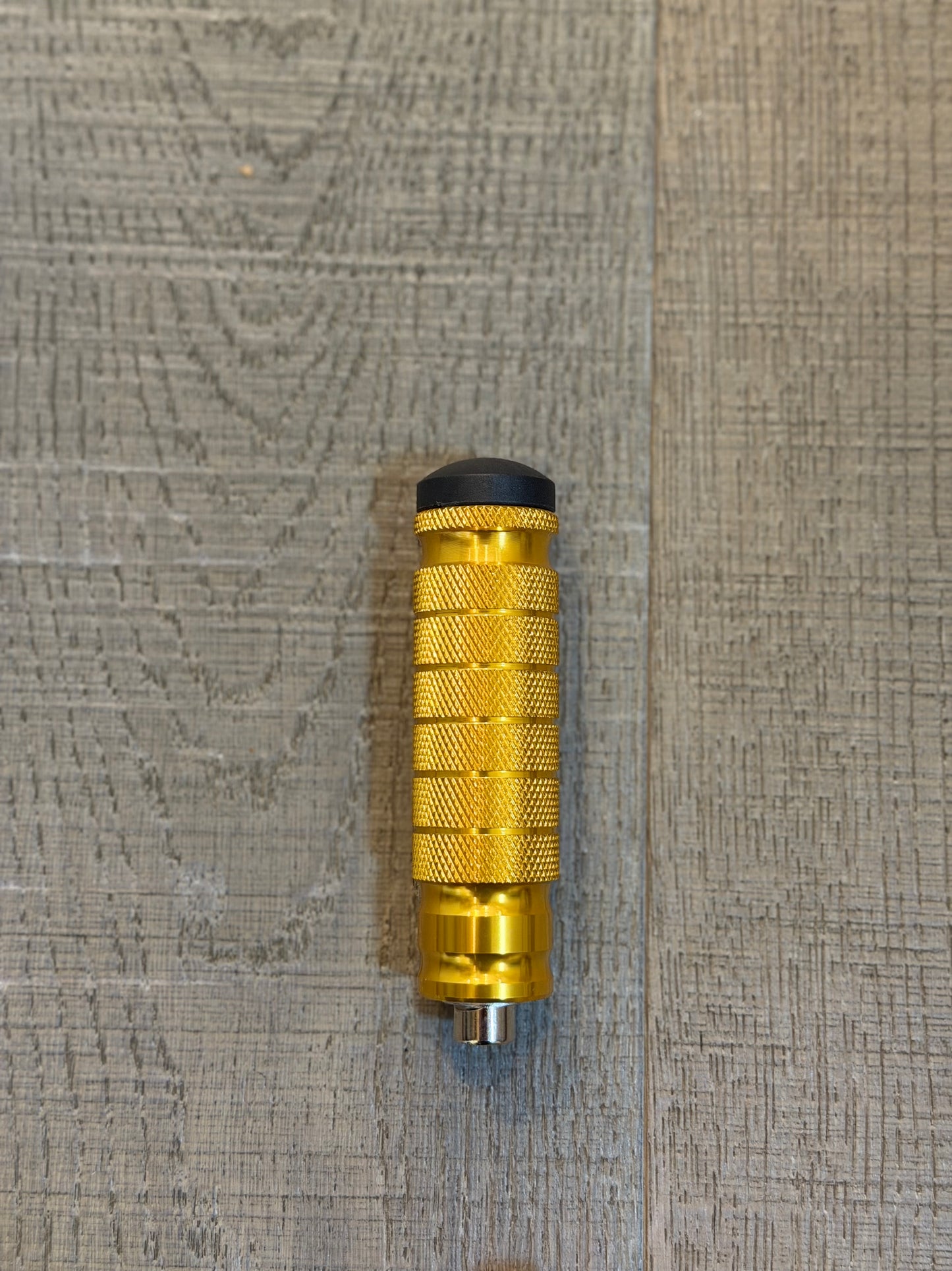 Foot lock pegs