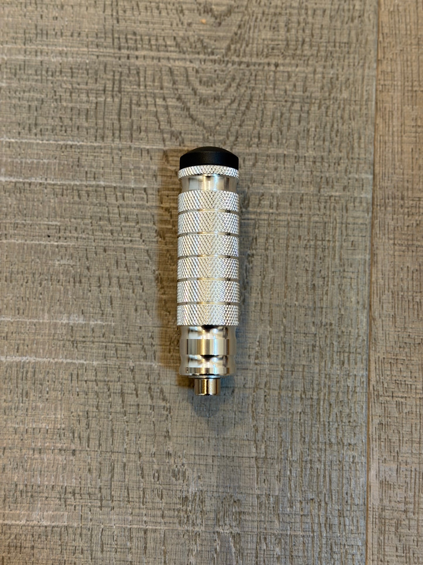 Foot lock pegs