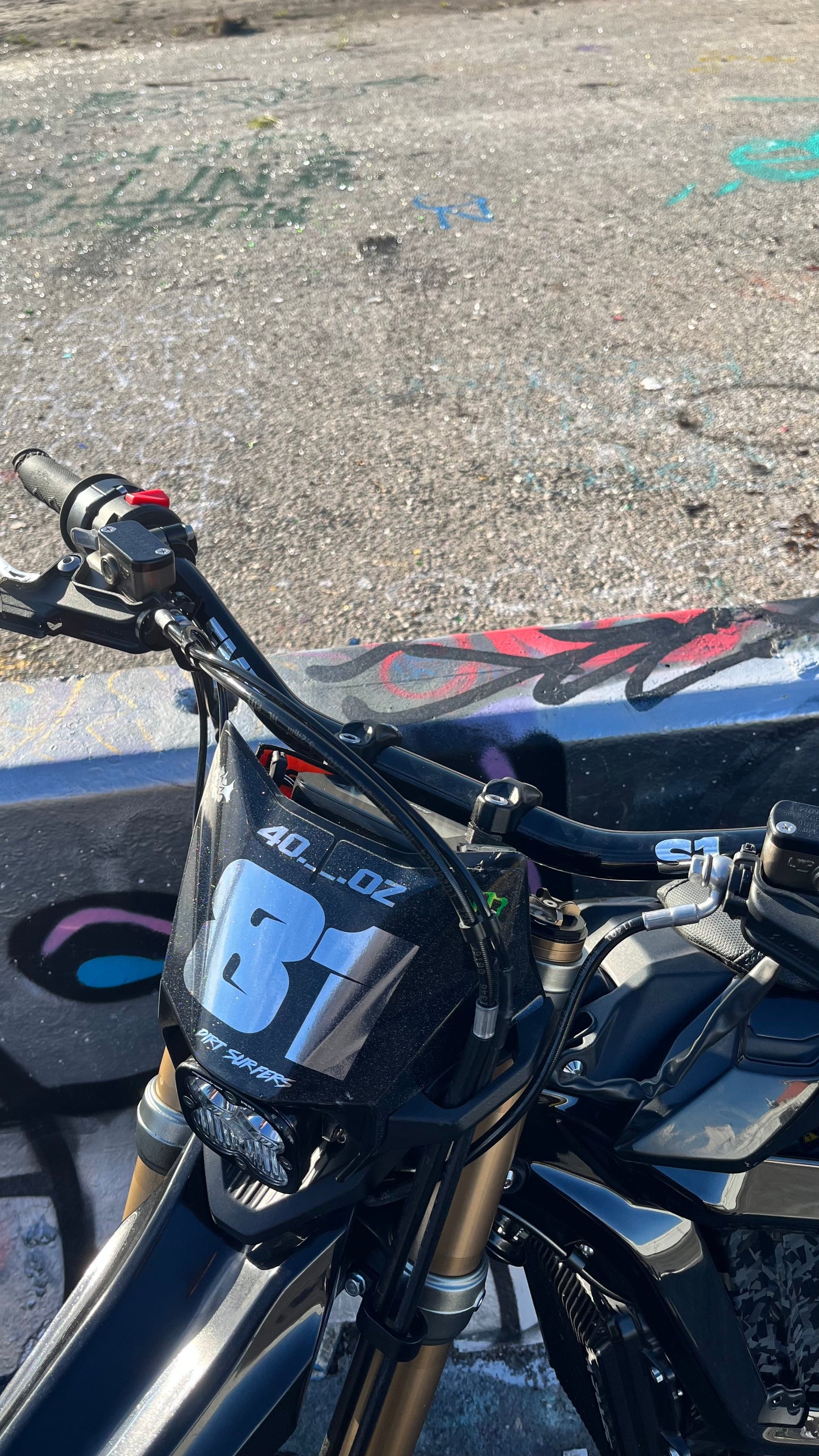 GLOSS BLACK SURRON ULTRA BEE HANDLEBARS.