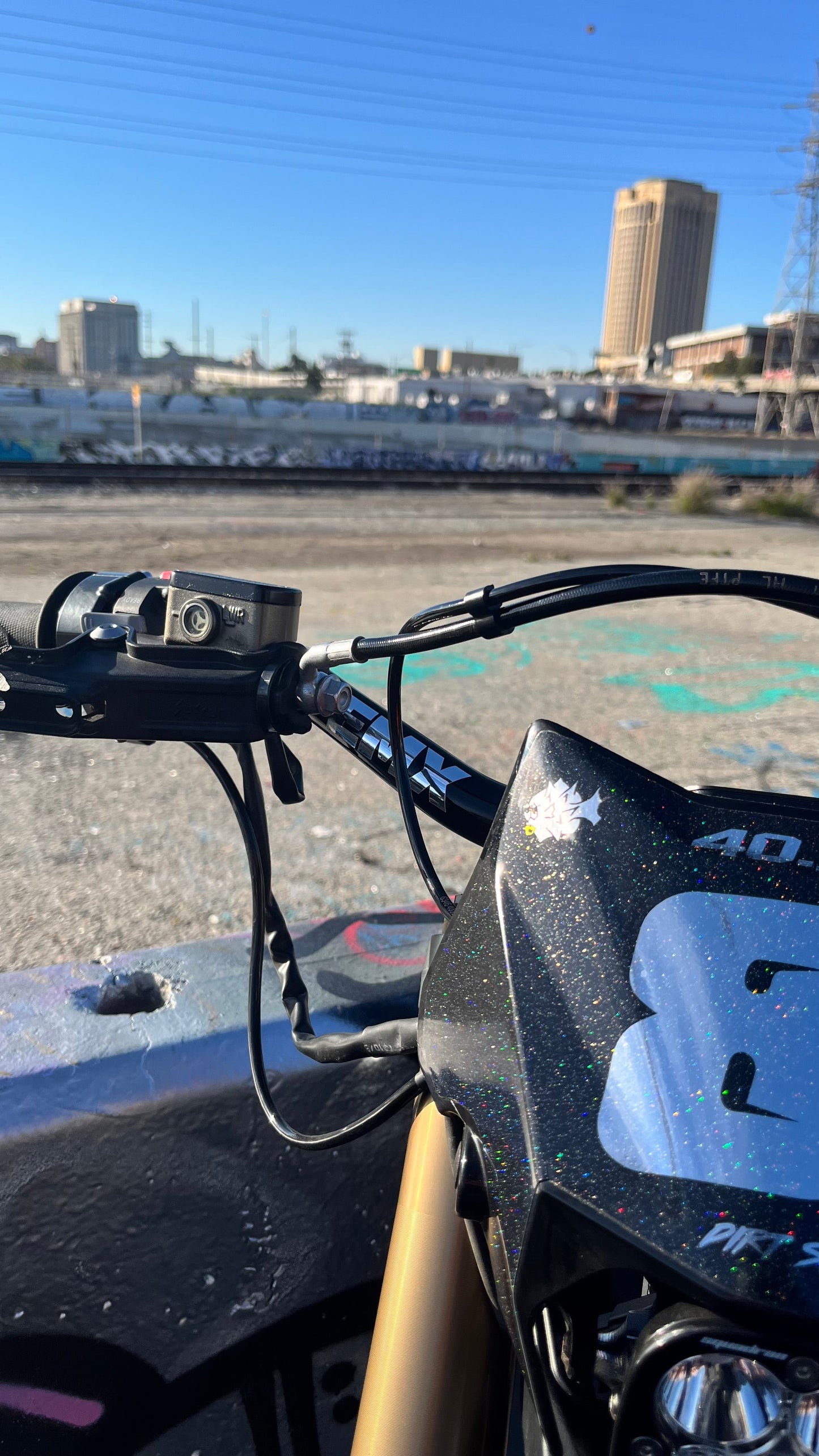 GLOSS BLACK SURRON ULTRA BEE HANDLEBARS.